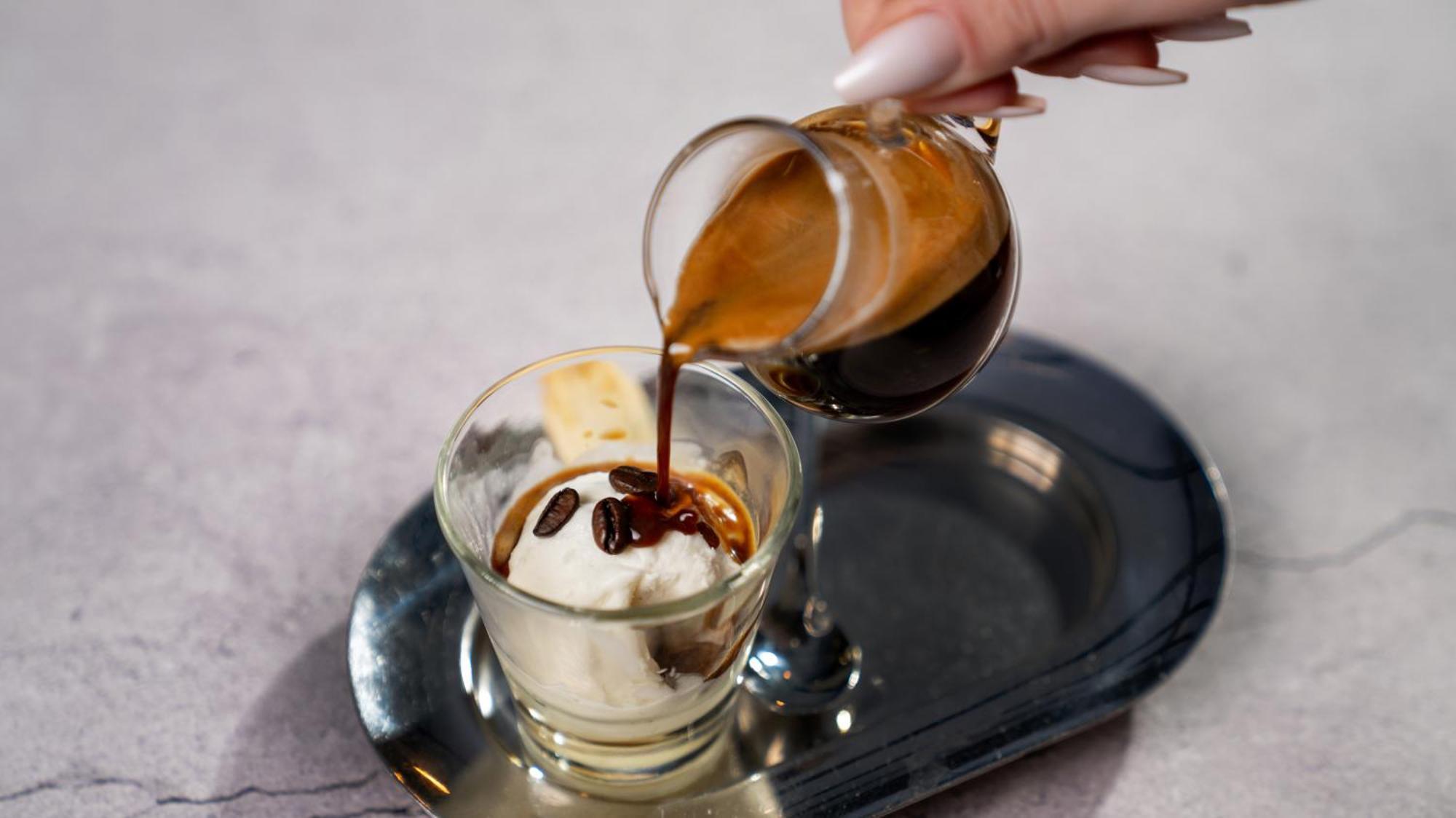 阿尔占罗塔纳酒店 安曼 外观 照片 Preparation of an affogato
