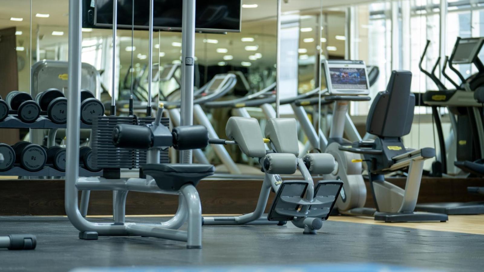 阿尔占罗塔纳酒店 安曼 外观 照片 The gym at the hotel