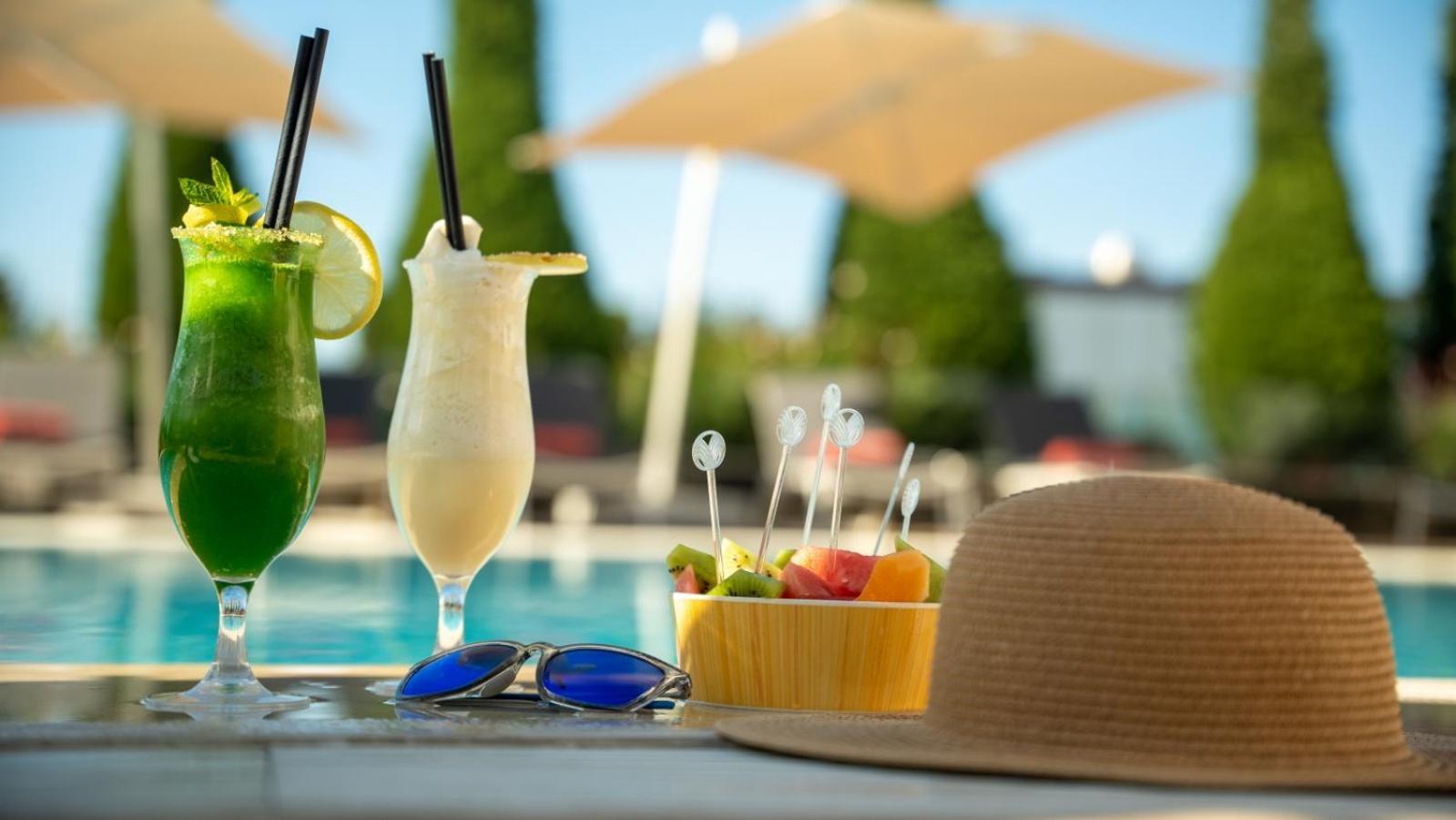 阿尔占罗塔纳酒店 安曼 外观 照片 Poolside at the hotel