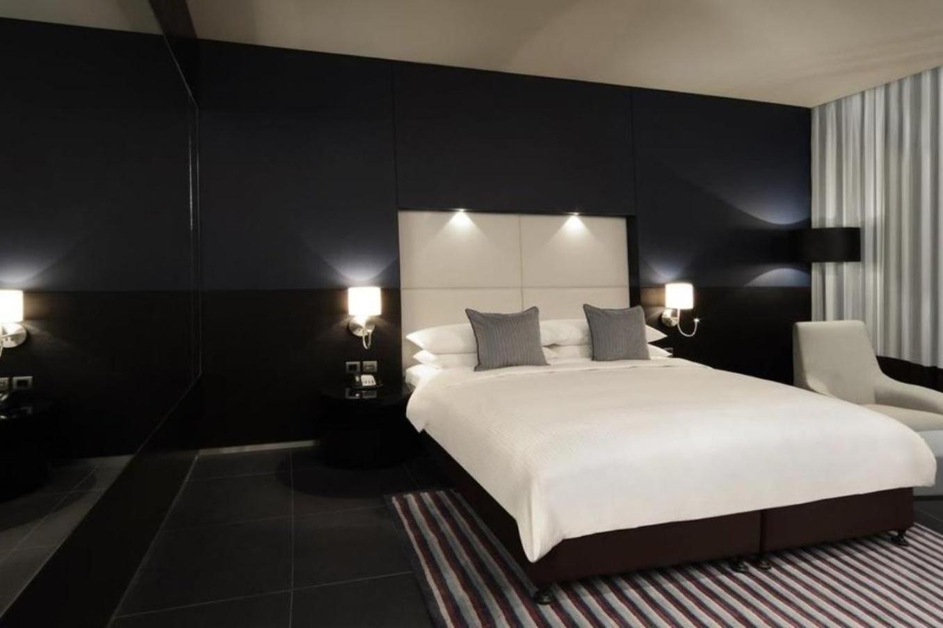 阿尔占罗塔纳酒店 安曼 外观 照片 A bedroom at the Mandarin Oriental, Munich