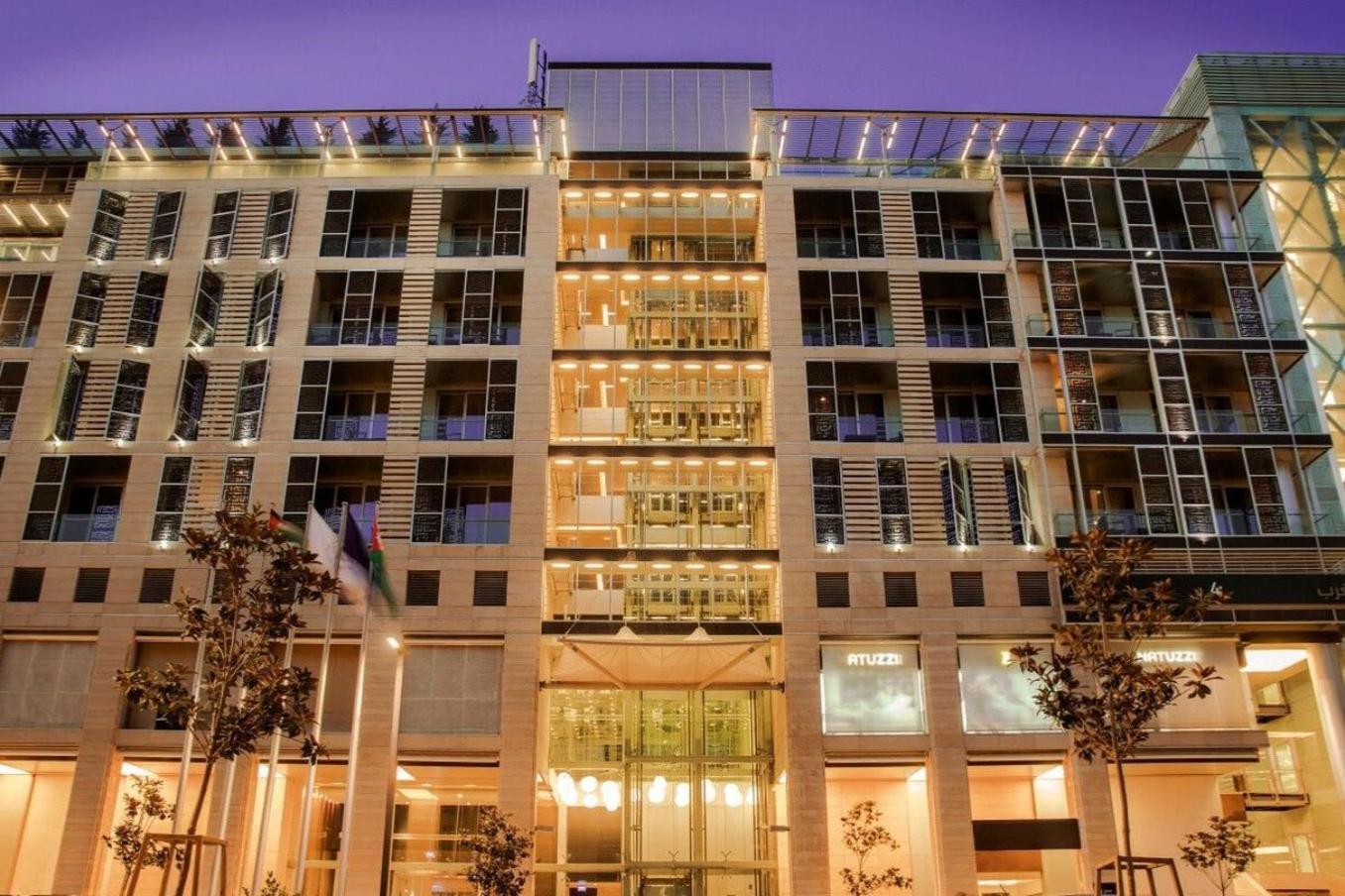 阿尔占罗塔纳酒店 安曼 外观 照片 The hotel at night