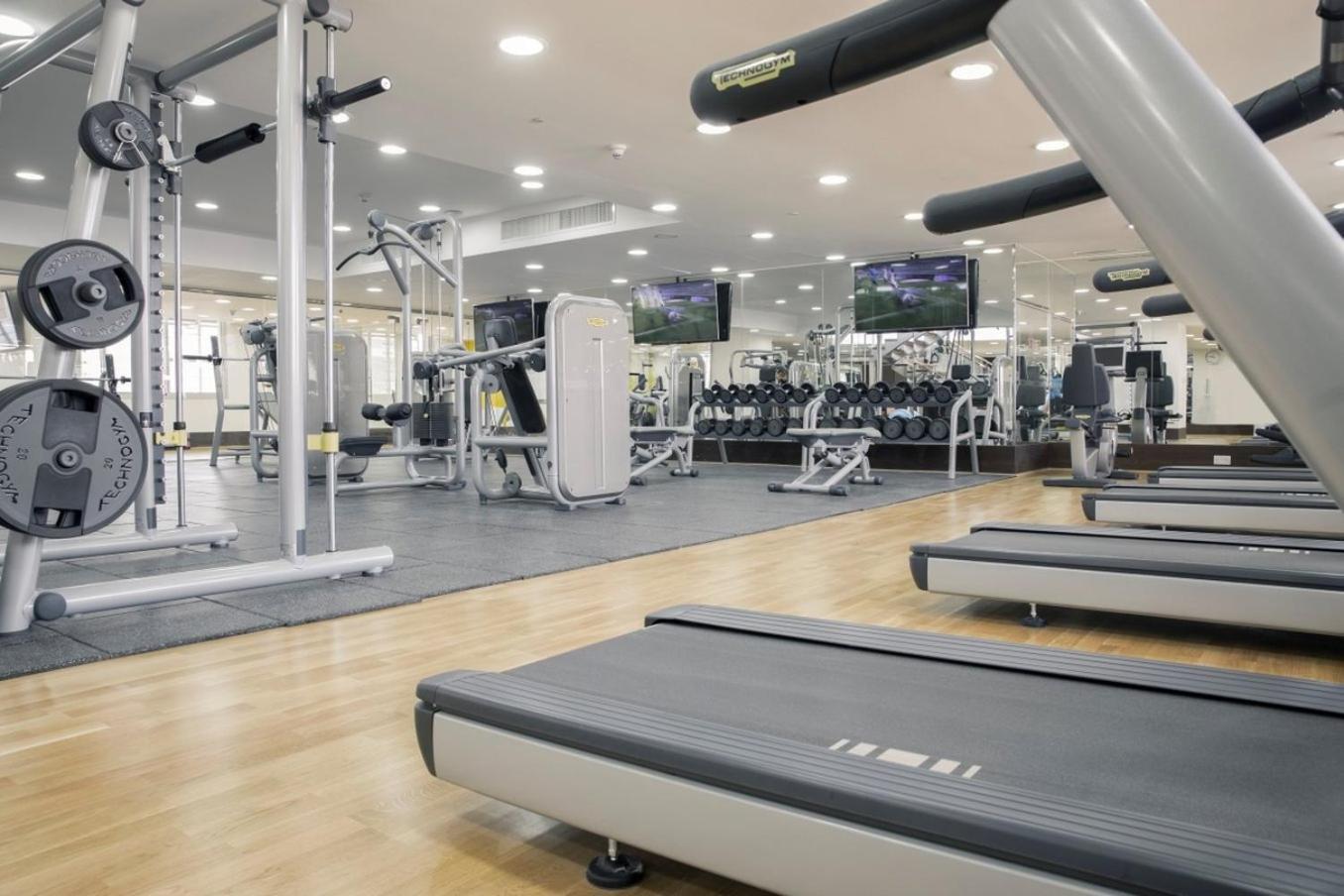 阿尔占罗塔纳酒店 安曼 外观 照片 A gym in a hotel