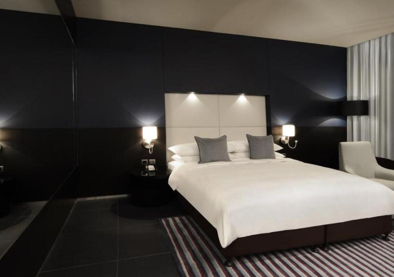 阿尔占罗塔纳酒店 安曼 外观 照片 A bedroom at the hotel
