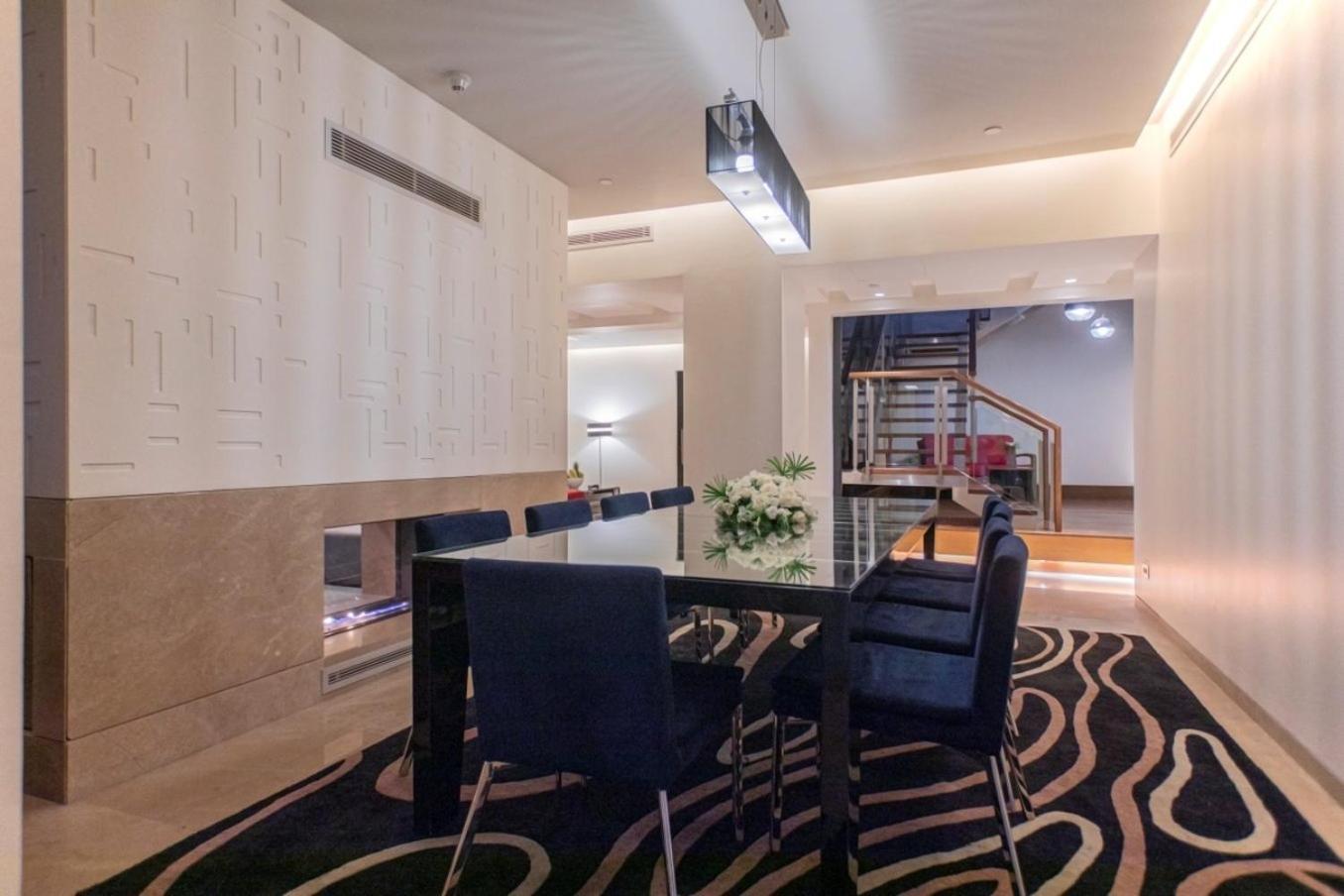 阿尔占罗塔纳酒店 安曼 外观 照片 The interior of a suite at the hotel