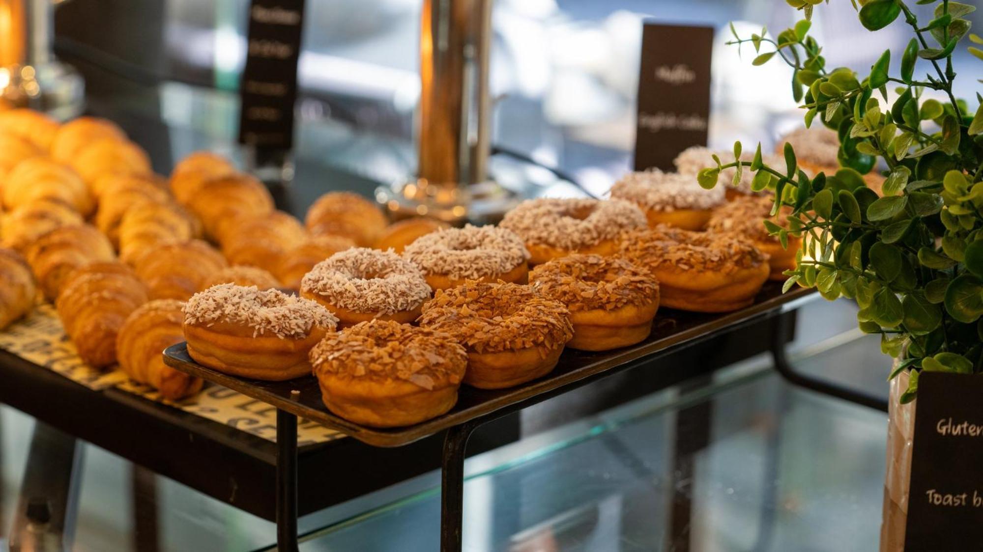 阿尔占罗塔纳酒店 安曼 外观 照片 Baked goods at a bakery