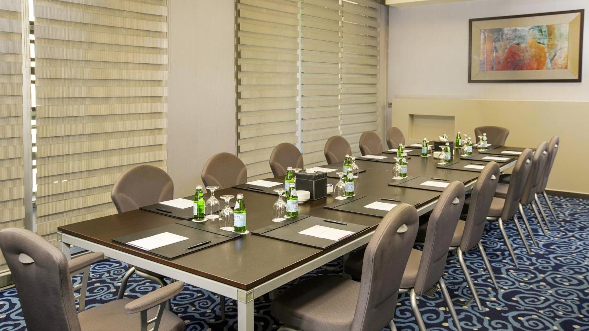阿尔占罗塔纳酒店 安曼 外观 照片 Meeting room
