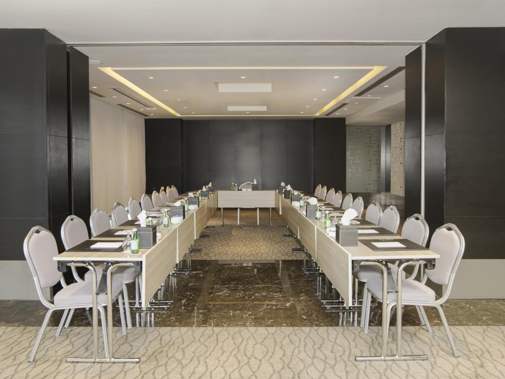 阿尔占罗塔纳酒店 安曼 外观 照片 Meeting room