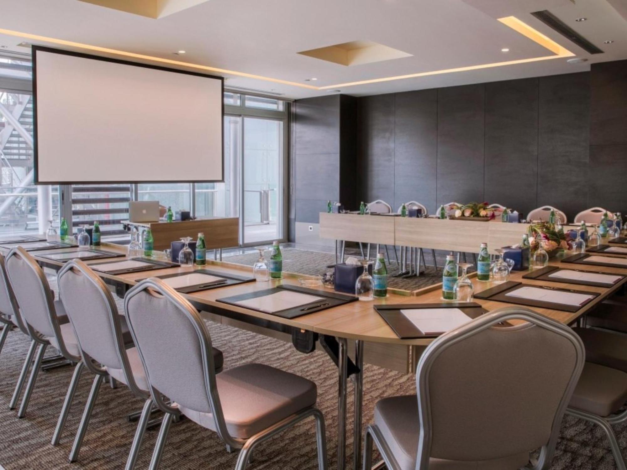 阿尔占罗塔纳酒店 安曼 外观 照片 Meeting room